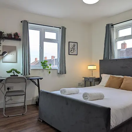 5 Ensuite Bedroom House Near Centre Free Parking Hébergement de vacances *