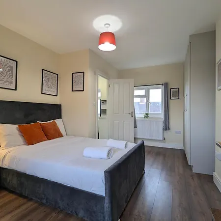 5 Ensuite Bedroom House Near Centre Free Parking * York
