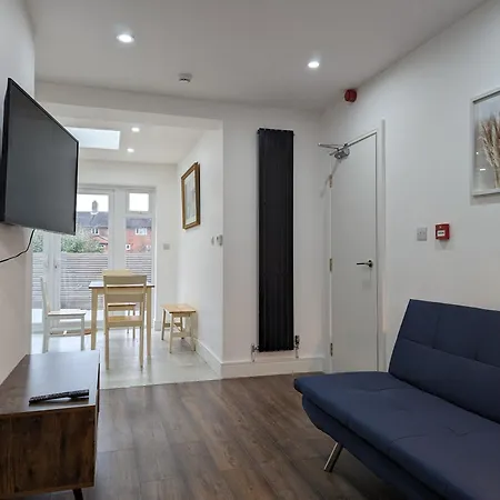 5 Ensuite Bedroom House Near Centre Free Parking Ferienhaus