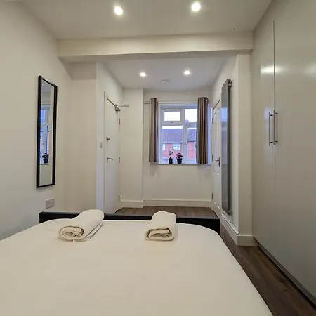 5 Ensuite Bedroom House Near Centre Free Parking * York