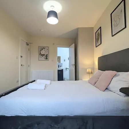 5 Ensuite Bedroom House Near Centre Free Parking Ferienhaus York