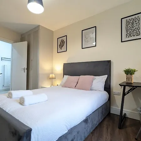 5 Ensuite Bedroom House Near Centre Free Parking York