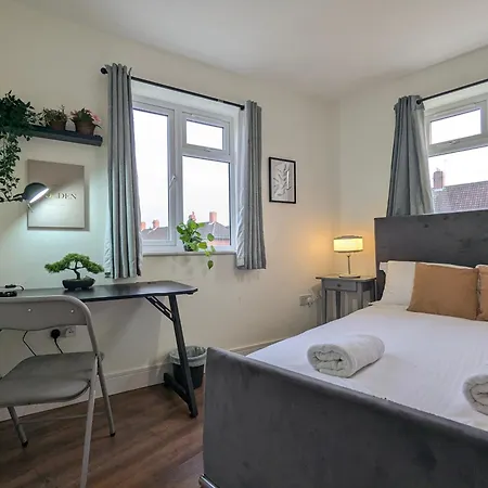 5 Ensuite Bedroom House Near Centre Free Parking