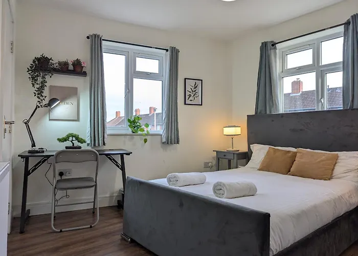 5 Ensuite Bedroom House Near Centre Free Parking Дом отдыха *