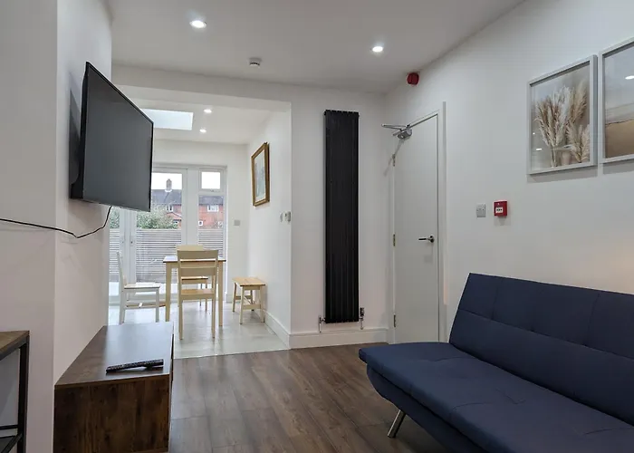 5 Ensuite Bedroom House Near Centre Free Parking Дом отдыха