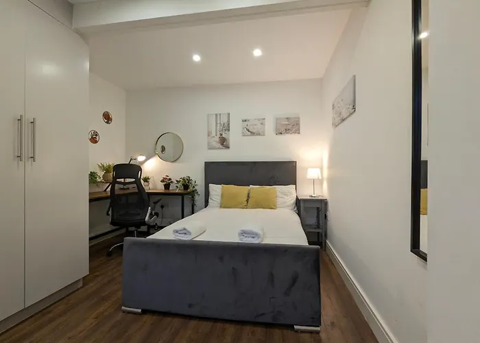5 Ensuite Bedroom House Near Centre Free Parking