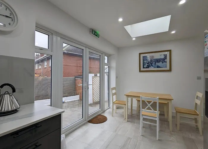 Дом отдыха 5 Ensuite Bedroom House Near Centre Free Parking Йорк