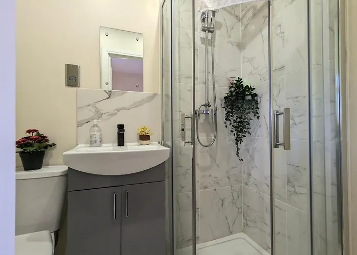 5 Ensuite Bedroom House Near Centre Free Parking Дом отдыха *