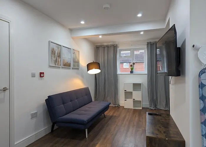 5 Ensuite Bedroom House Near Centre Free Parking *