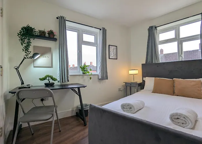 5 Ensuite Bedroom House Near Centre Free Parking