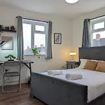 5 Ensuite Bedroom House Near Centre Free Parking بيت للعطل *