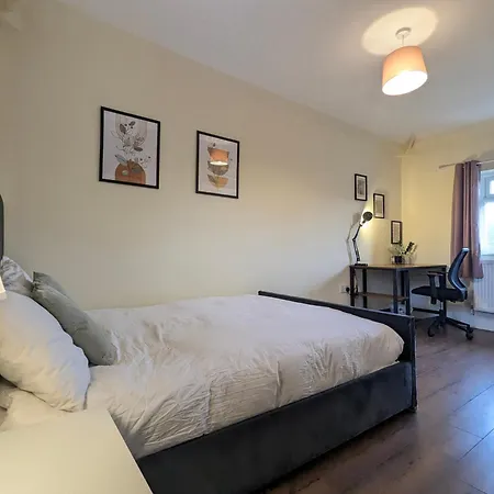 5 Ensuite Bedroom House Near Centre Free Parking *