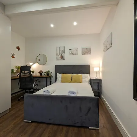 5 Ensuite Bedroom House Near Centre Free Parking