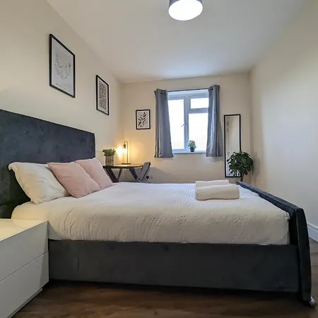 Holiday home 5 Ensuite Bedroom House Near Centre Free Parking *