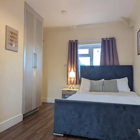 5 Ensuite Bedroom House Near Centre Free Parking * York