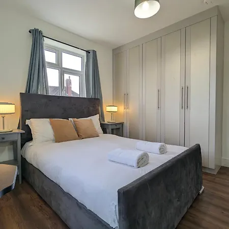 Дом отдыха 5 Ensuite Bedroom House Near Centre Free Parking