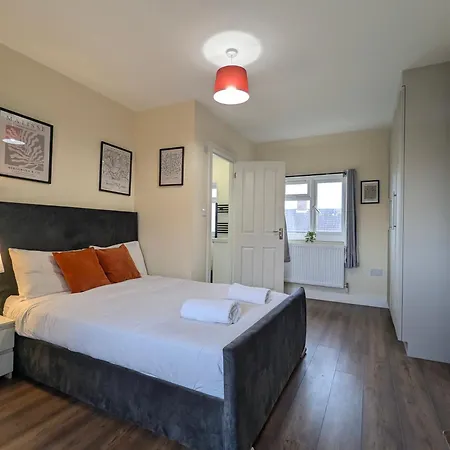 5 Ensuite Bedroom House Near Centre Free Parking York