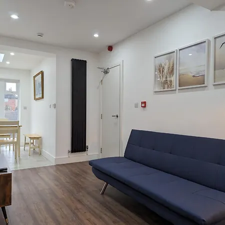 5 Ensuite Bedroom House Near Centre Free Parking * York