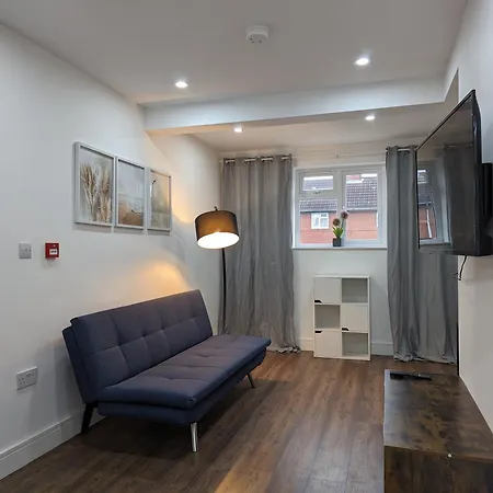 5 Ensuite Bedroom House Near Centre Free Parking *