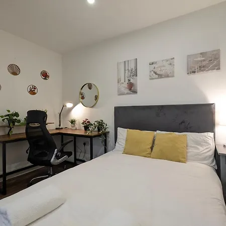 Holiday home 5 Ensuite Bedroom House Near Centre Free Parking *